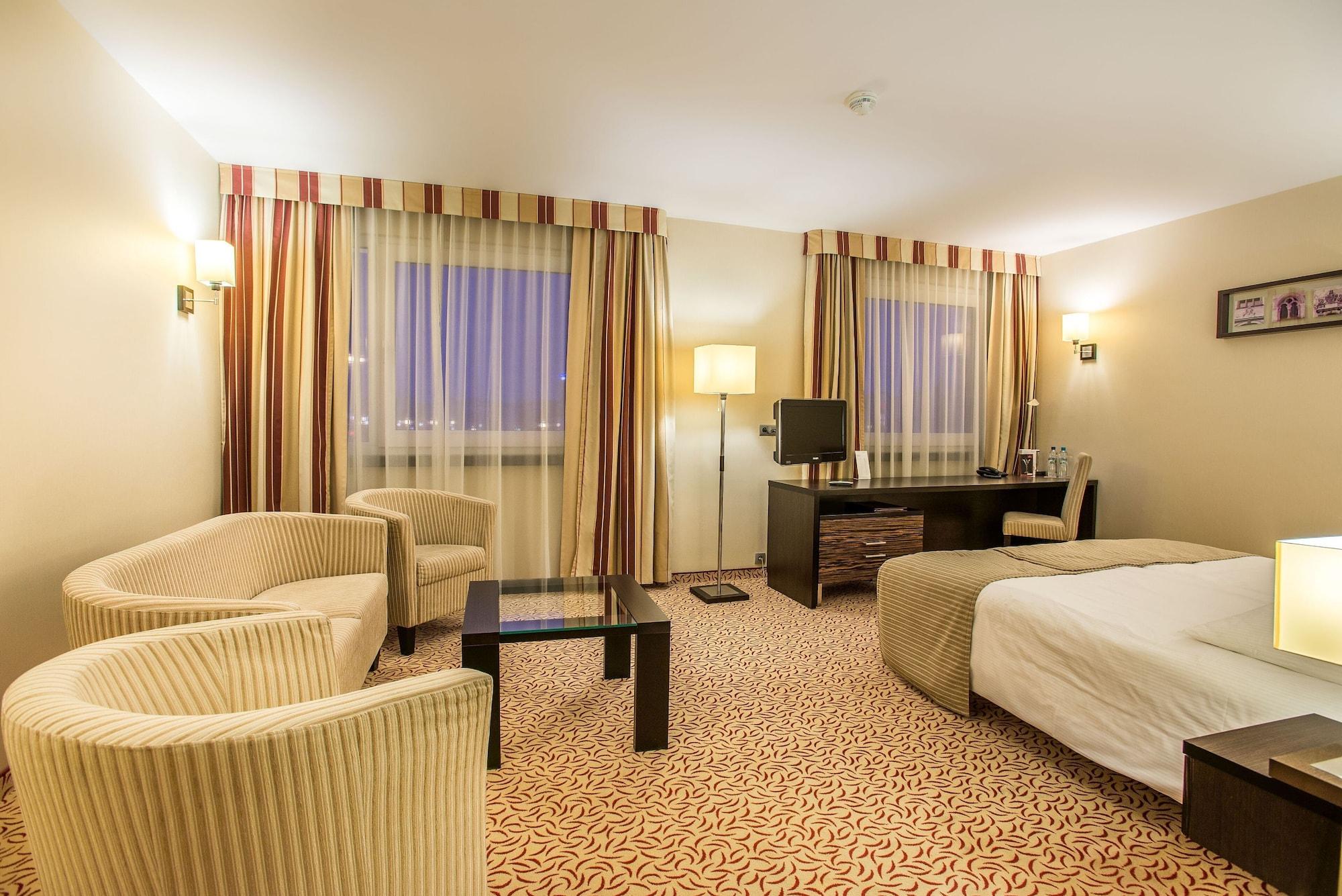 Qubus Hotel Kielce Eksteriør bilde