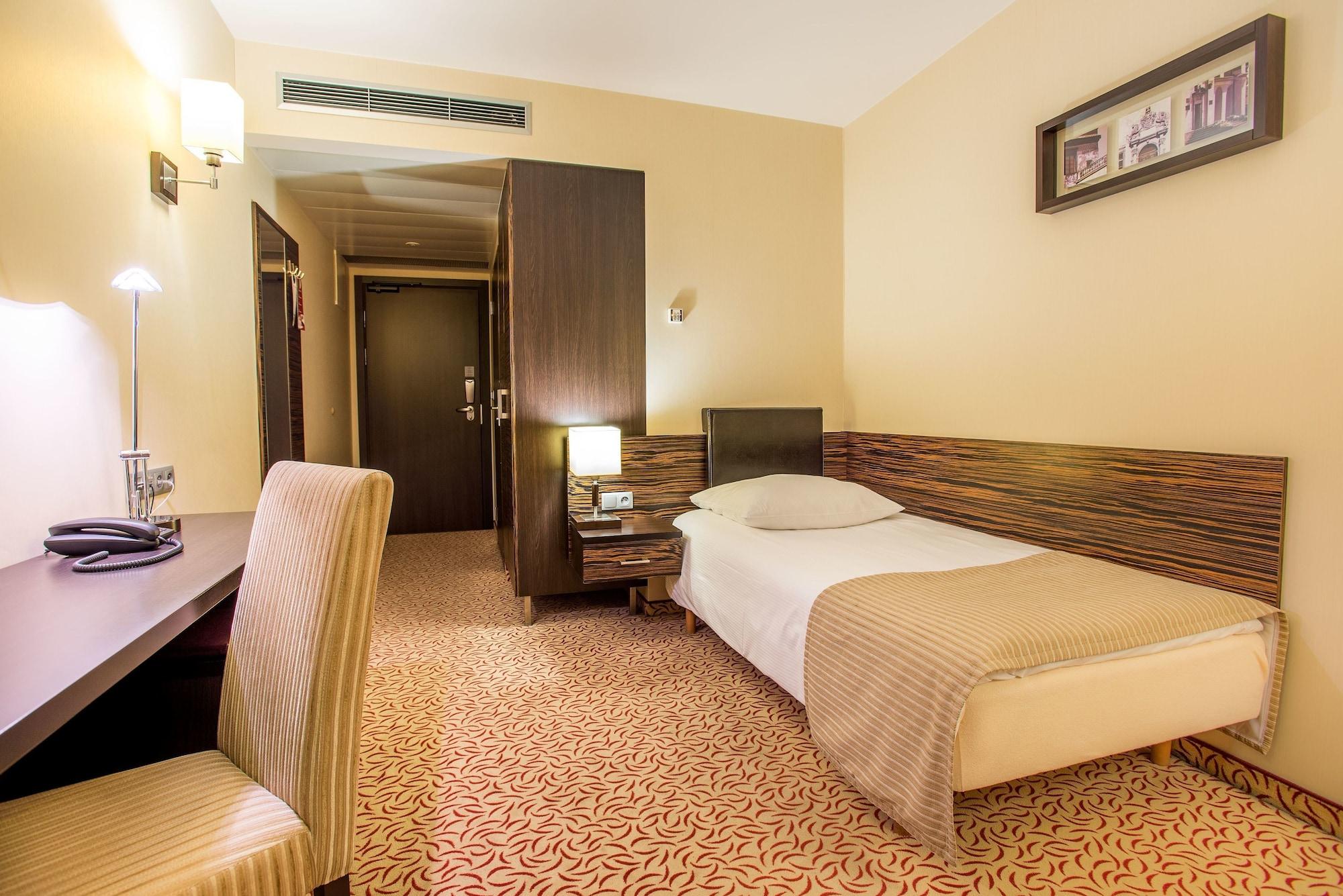 Qubus Hotel Kielce Eksteriør bilde