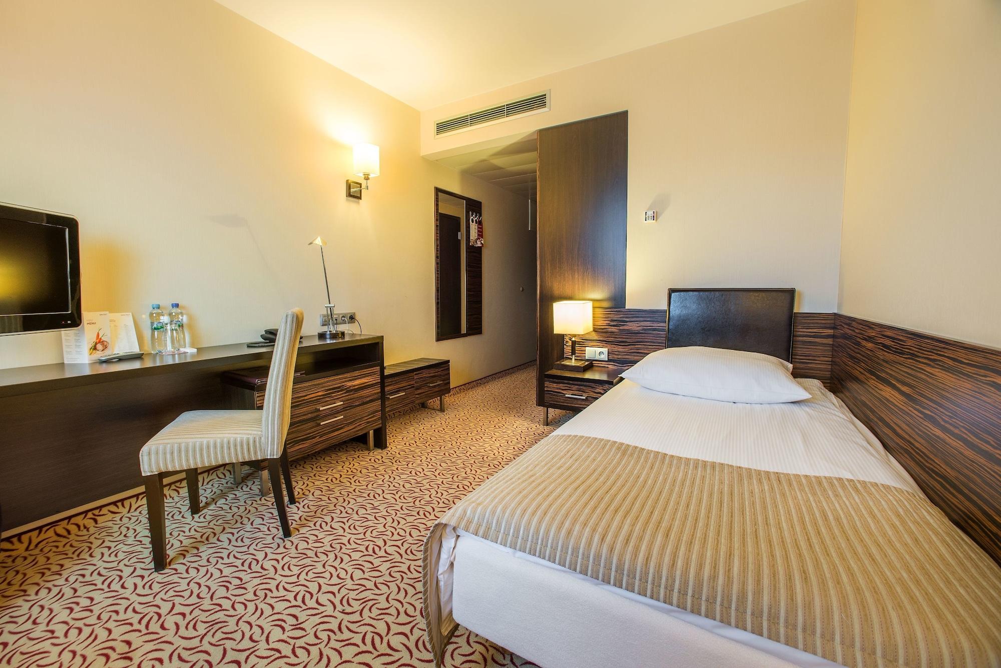 Qubus Hotel Kielce Eksteriør bilde