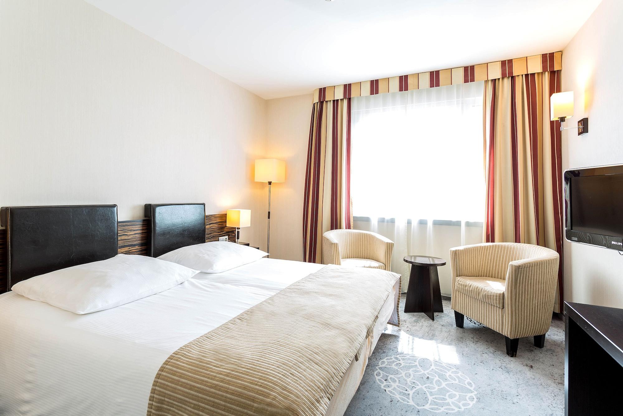 Qubus Hotel Kielce Eksteriør bilde